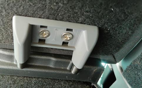 Tesla Model S -2021: Halterung für die Hutablage