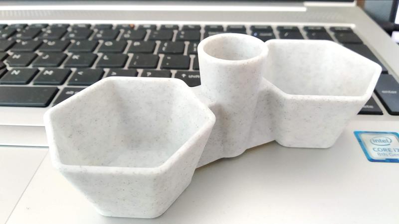 Classic salt and pepper support