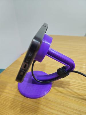 MagSafe stand compatible with Belkin MagSafe charger