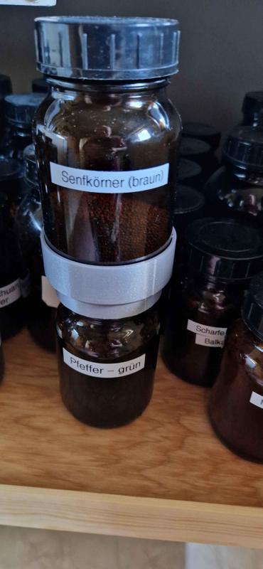 Stacking aid for apothecary glasses with wide neck