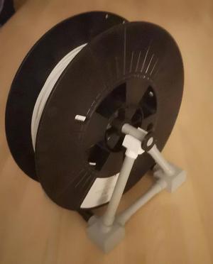 Filament roll holder