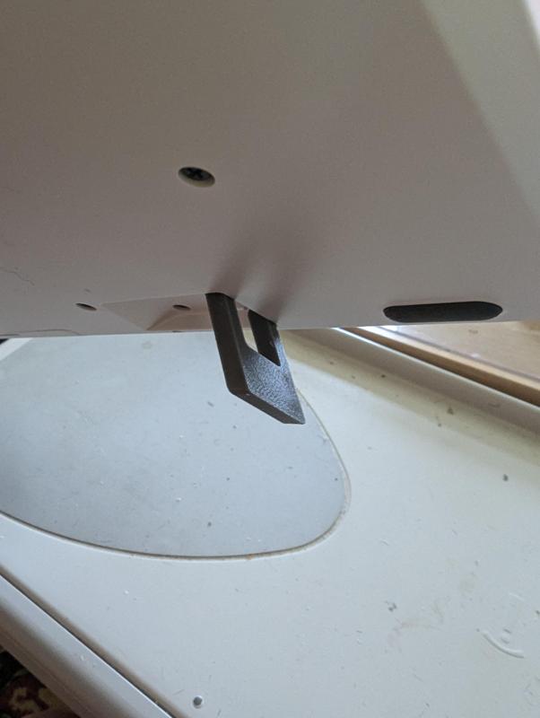 Logitech K850 Keyboard 8 deg leg