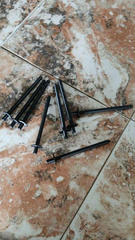 Base for embroidery threads