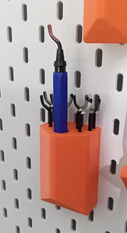 Skadis - support for edge deburrer and spare blade