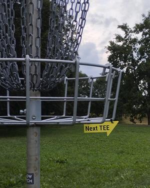 Next TEE sign / arrow for discgolf basket