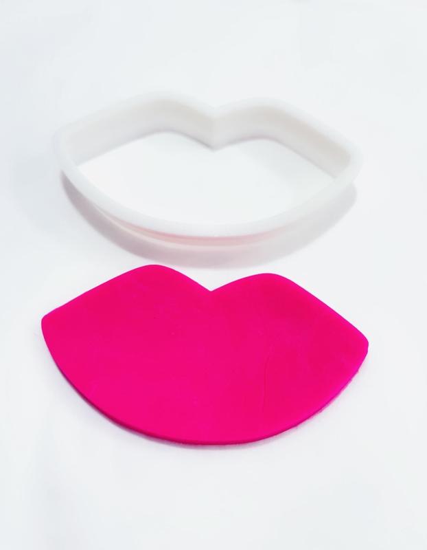 cookie cutter kiss