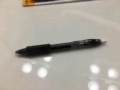Large finger grip for Bic Gelocity pens.