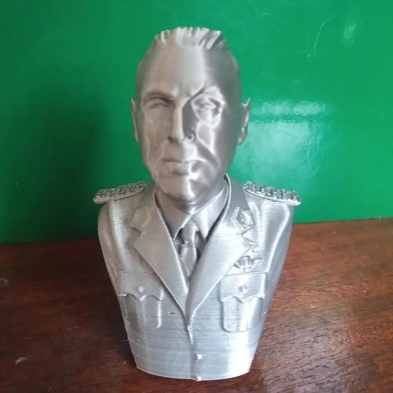 Teniente Peron salt/pepper shaker