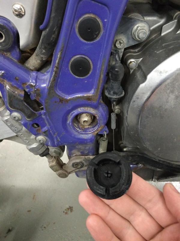 Suzuki DR650 SE frame plug for right side