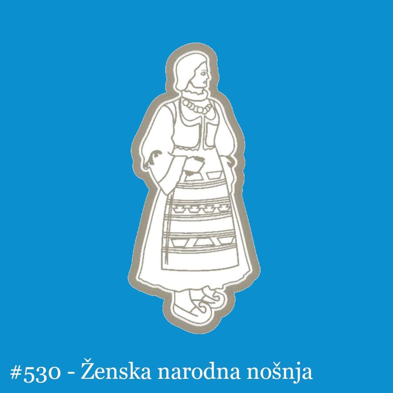 Žena u narodnoj nošnji modla za kolače