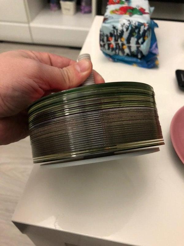 Stand for CD / DVD discs