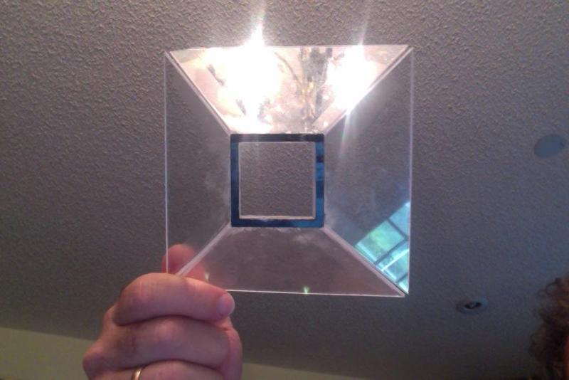 Hologram Viewer Lens Shoe 3x3 cm for Tablet or Laptop