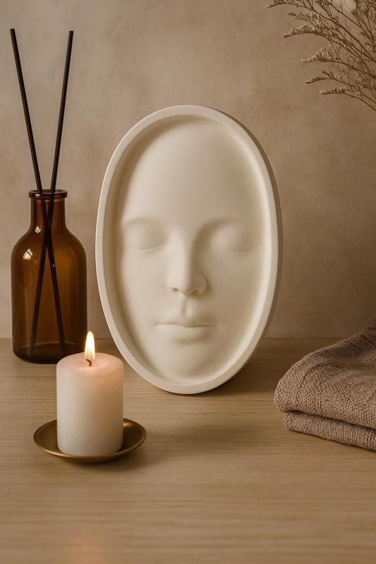 Minimalist Face Tray – Oval Decorative Dish