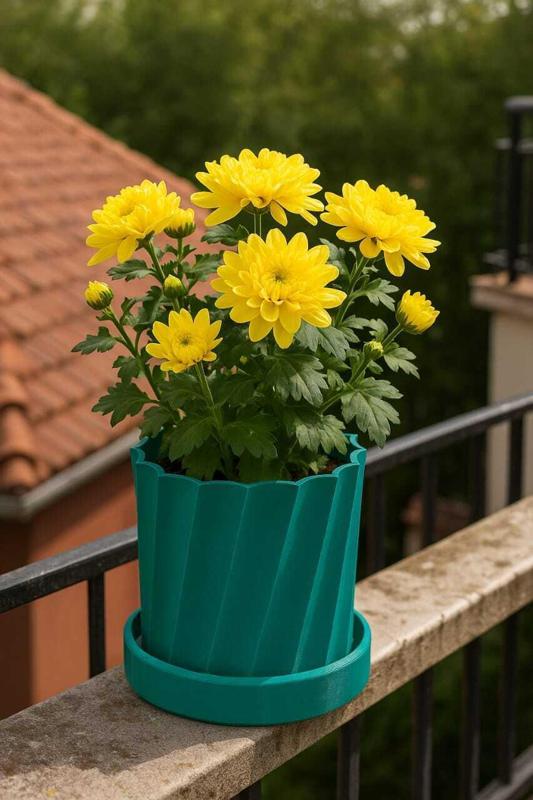 Twisted Spiral Flower Pot / Planter