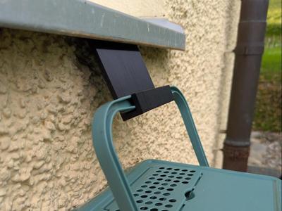Green waste windowsill holder