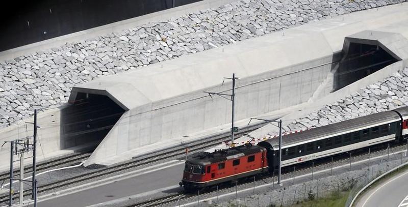 Tunnel roof Gotthard base style