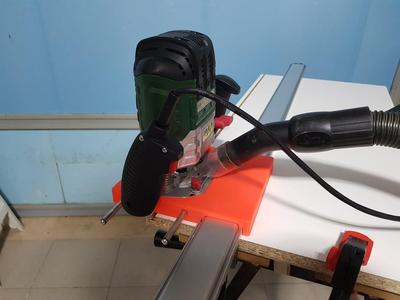 Fissaggio fresatrice Parkside POF 1200 C2 su guida bloccaggio