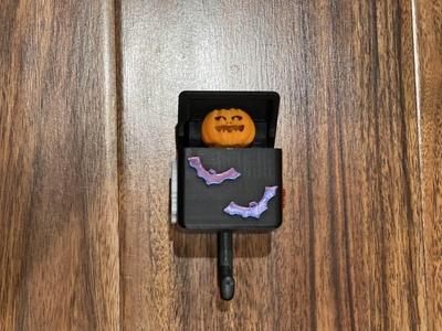 Pumpkin Peak-a-boo Key Holder