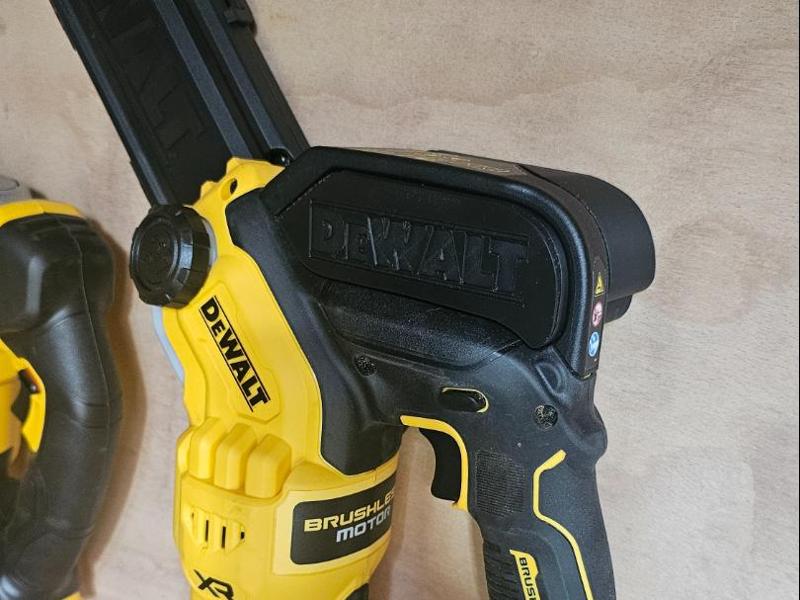 DeWalt DCMPS520N Chainsaw Wall Mount + Front Plate