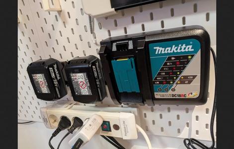 Makita DC18RC - Skadis mount (re-upload from LemonAmnesia @ thingiverse)   