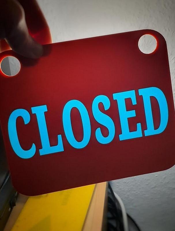 Open and Closed Sign + Geöffnet und Geschlossen - Schild