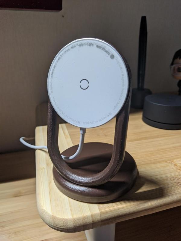 Vertical phone stand with Baseus Wireless Charger BS-W522
