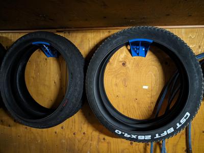 Fatbike tire wall mount