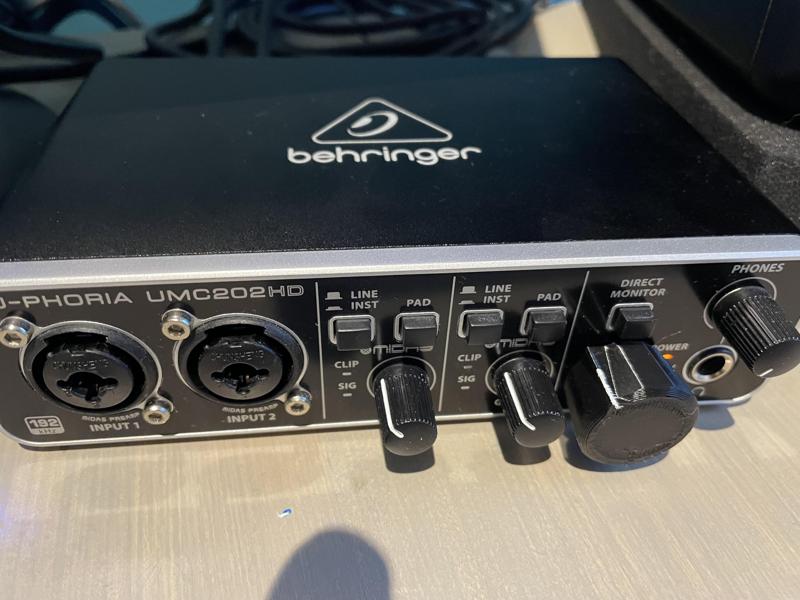 Behringer UMC202HD bigger is better knob