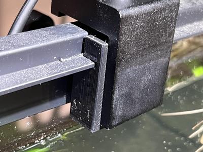 Rimmed tank mounting block