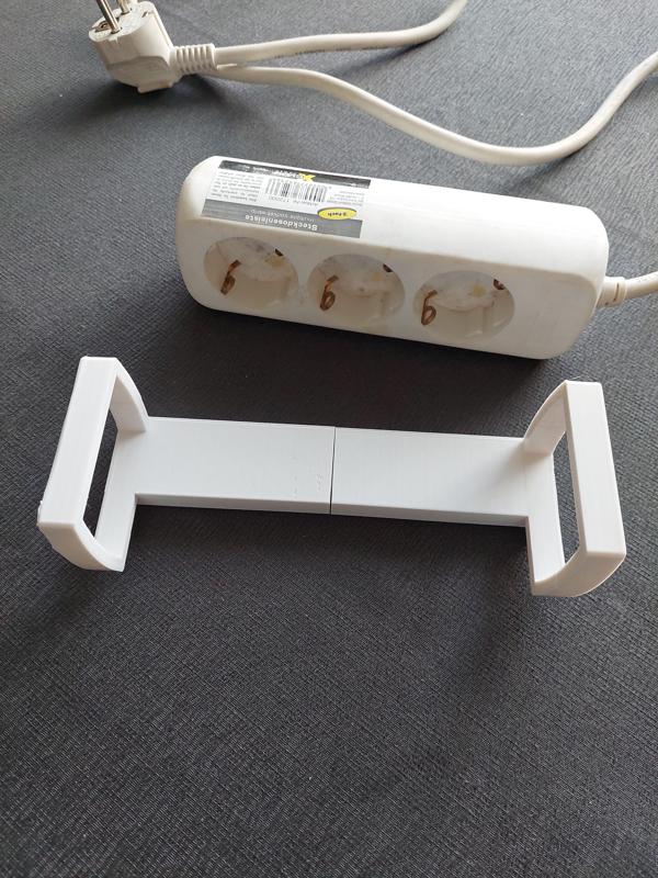 noch ein Halter für Steckdosenleisten