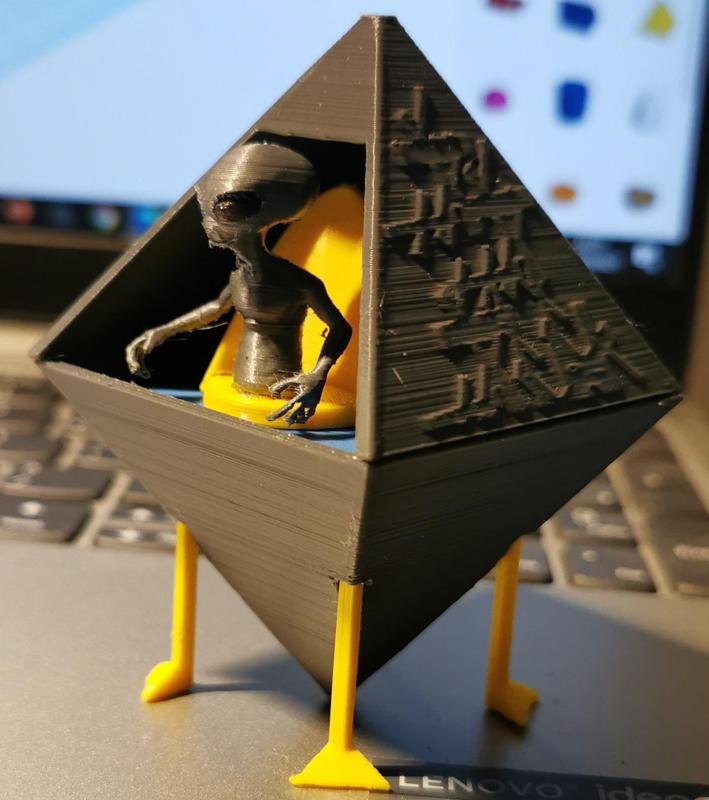 Alien lands on my Laptop!! Designer Ed van der Heijden