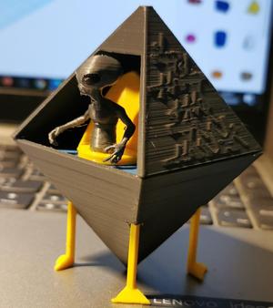 Alien lands on my Laptop!! Designer Ed van der Heijden