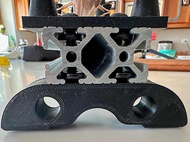 Foot for a 8020 series 10 style extrusion