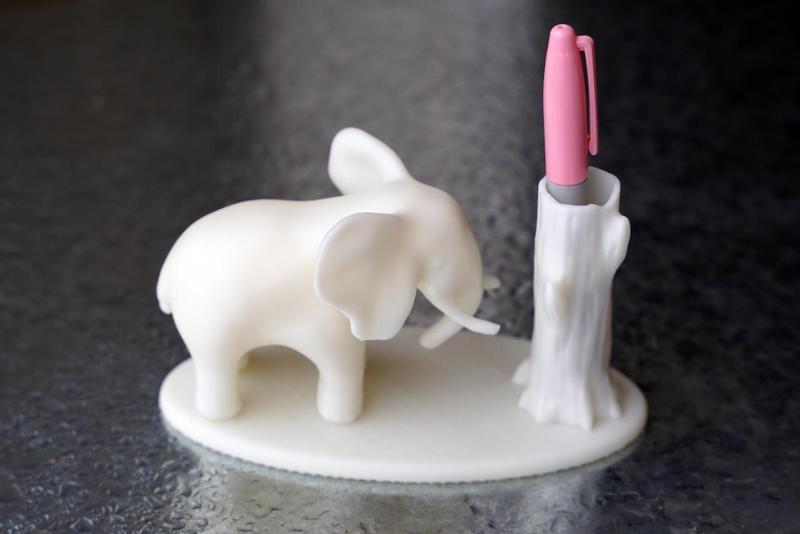 Elephant pen holder