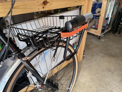 Basket U-lock holder