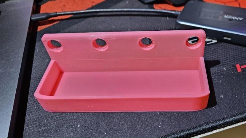 Large bin for threaded wall