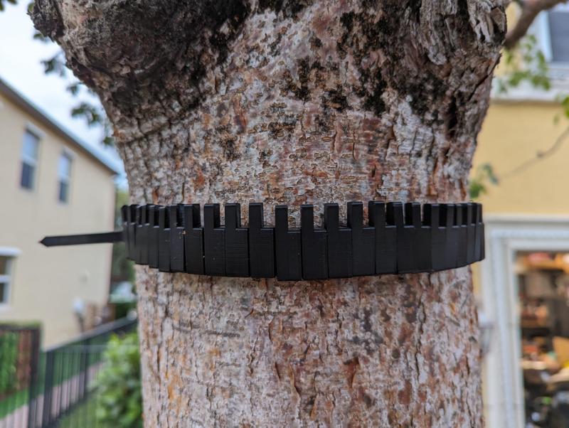 Seed Pixel Tree Trunk Mount