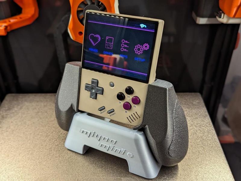 Stand for Ergonomic Grip For Miyoo Mini Plus.