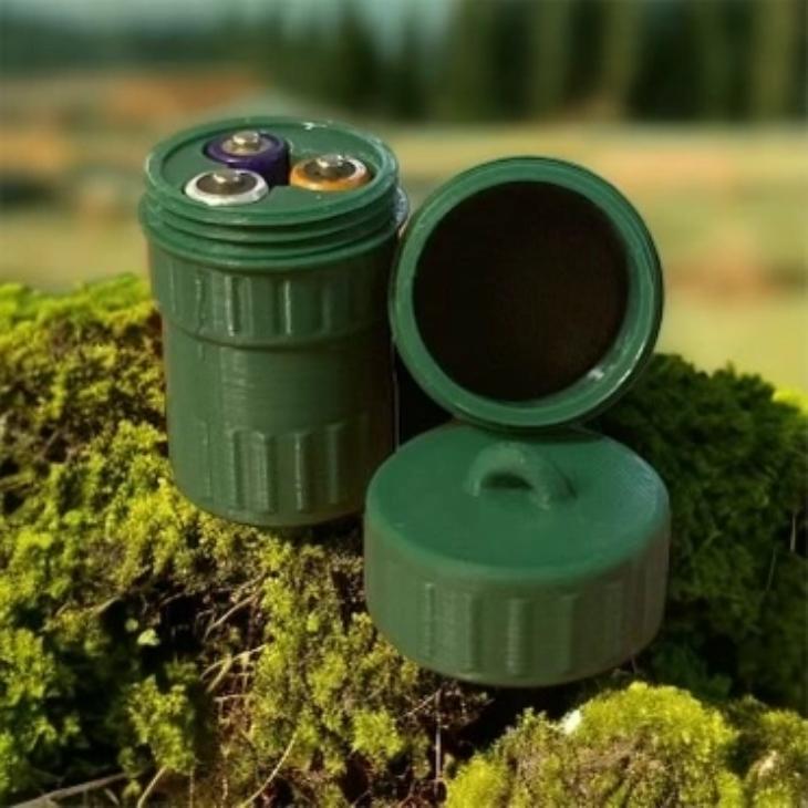 EDC Container for batteries and pills