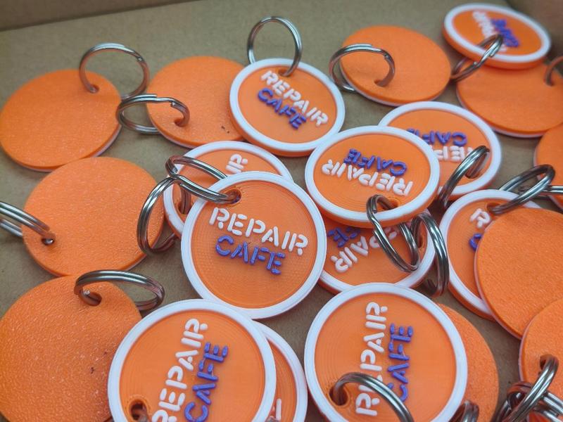 Repair Cafe Keychain 35mm