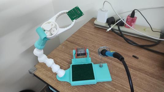 Soldering Station with Mantis clamp