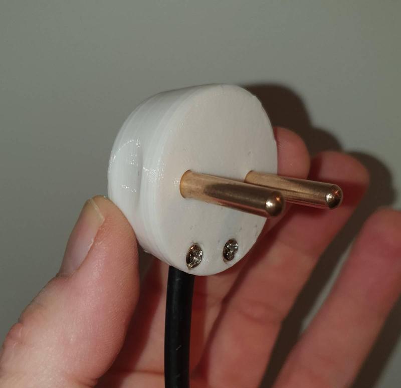 Ultra-slim power plug for Danish sockets (Type K)