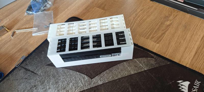 Case and lid to ship DDR4 DIMMs.