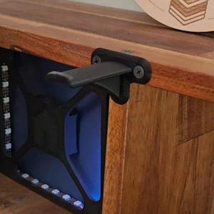 simple design headphone stand