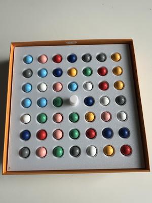 Ball organizer for the game "Mandamina"