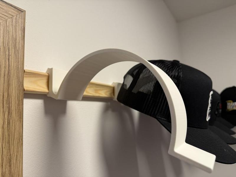 Snapback holder/hanger