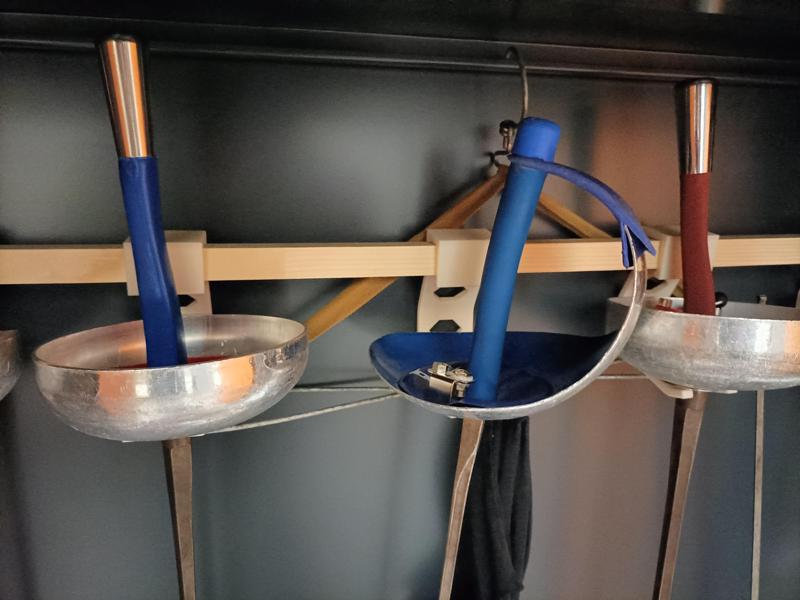 Epee/foil/sabre hook