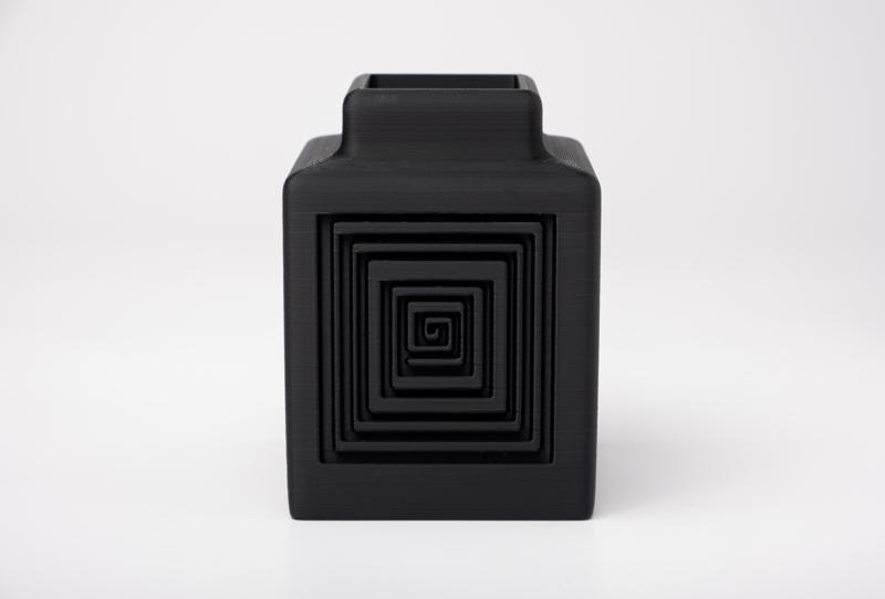 El Laberinto Vase – Minimalist Decor with a Spiraling Southwestern Twist