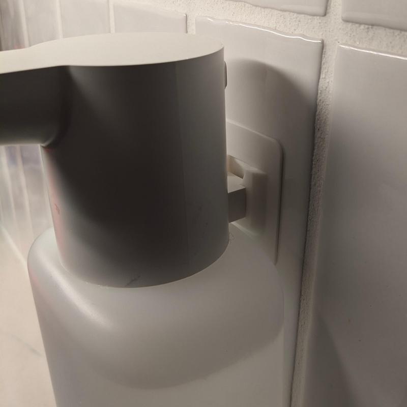 Foaming soap dispenser wall mount