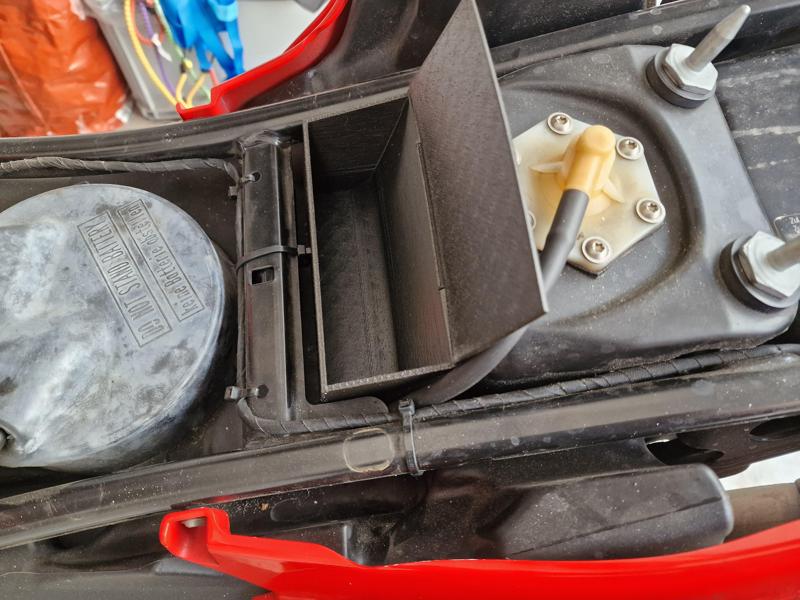 G650GS under-seat toolbox